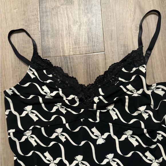 🎀 Bow Camisole Tank with Lace Trim - Picture 2 of 4